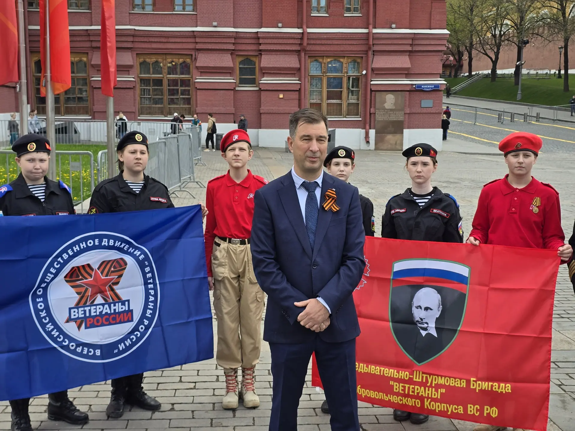 Сегодня со студентами начали день с возложения цветов к Могиле Неизвестного Солдата как...