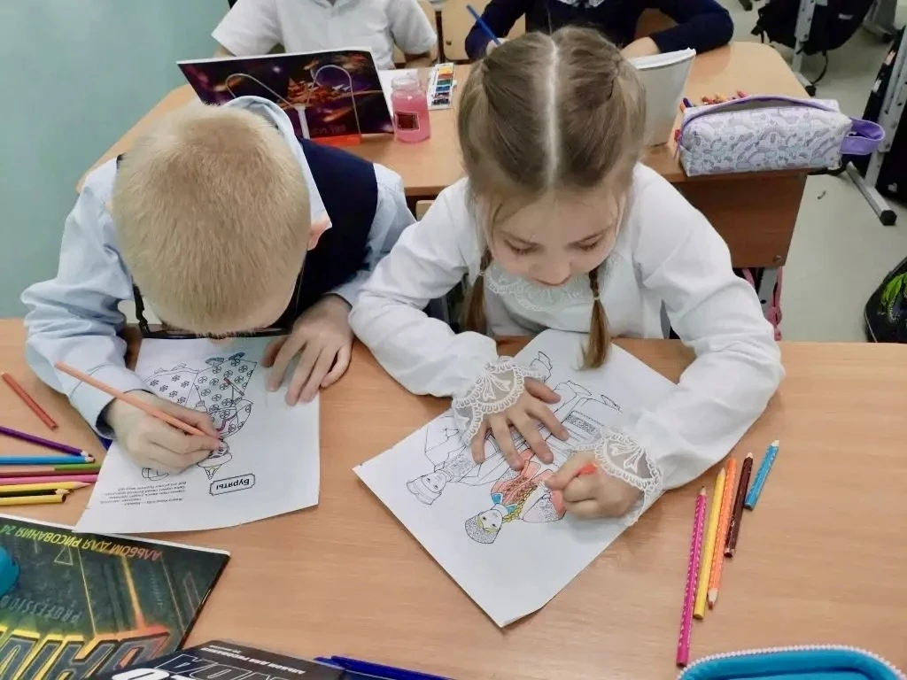 Сегодня — день творческих предметов прошел под девизом «Дружба народов России»! 🇷🇺  Наши юные ученик