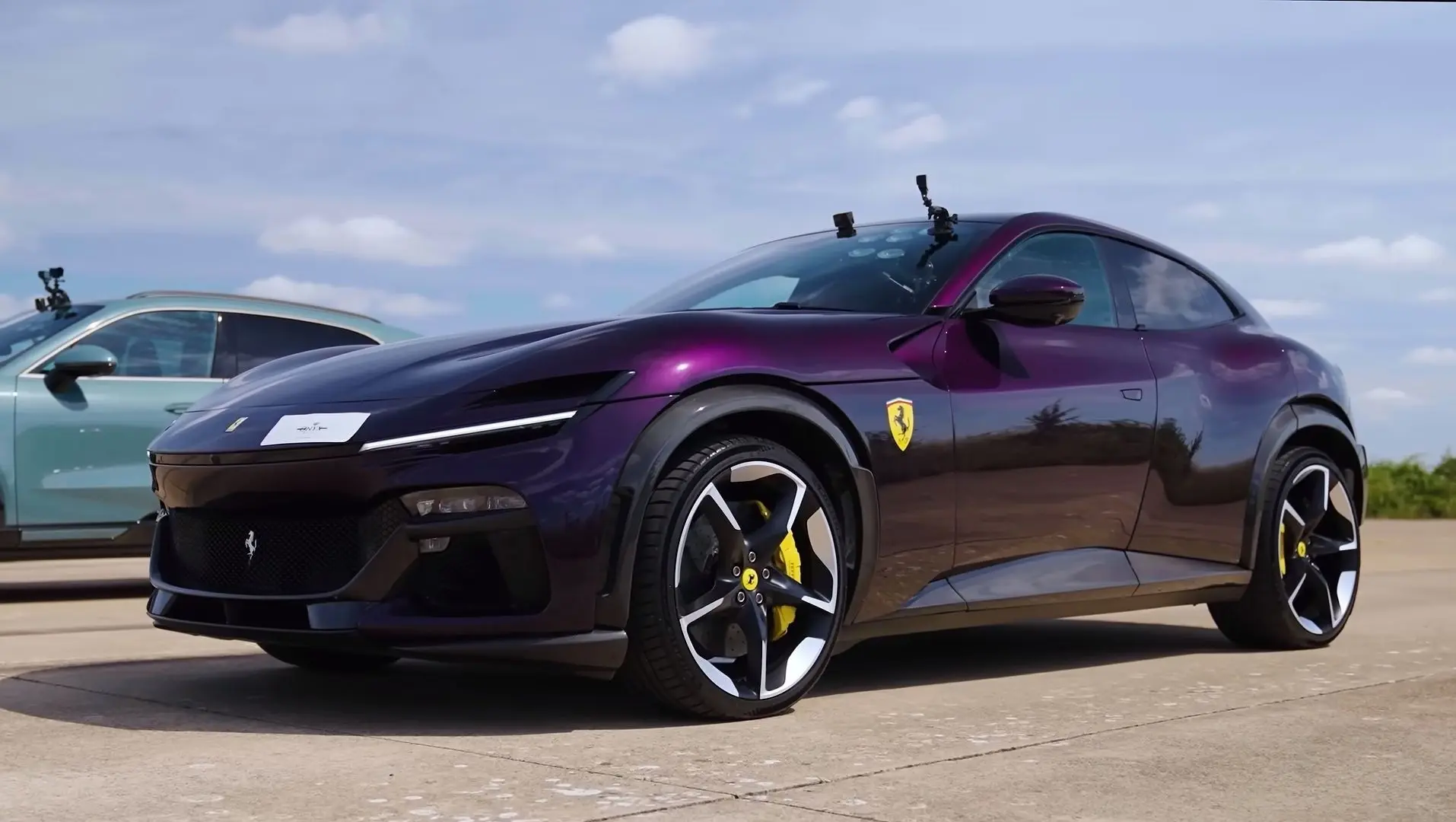 Турбоэлектрический шок: Мощнейший Porsche Cayenne обошел Ferrari Purosangue и Urus на четверть мили
