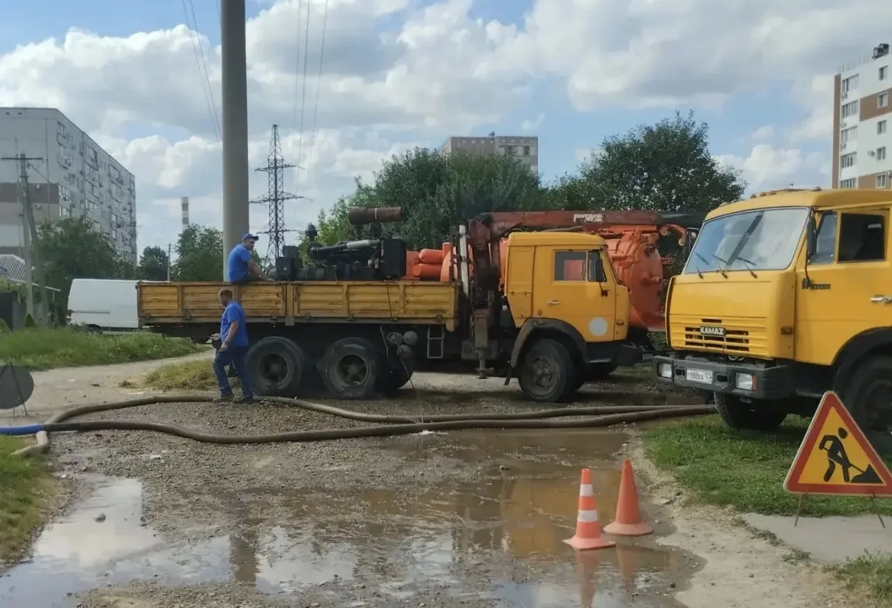 Росводоканал Армавир устраняет порыв водопровода в микрорайоне «Электротехнического завода»

Утечка 