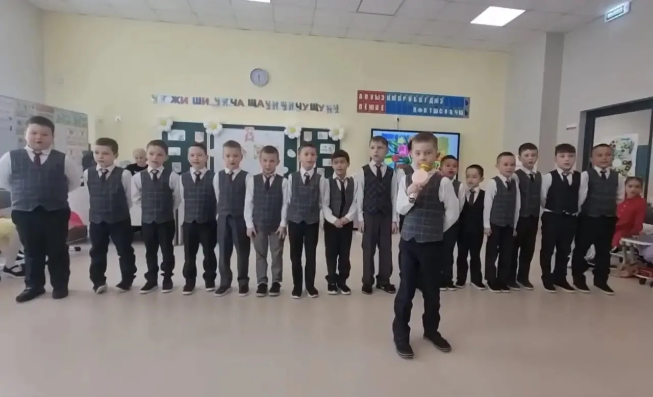 💐1 «Б»сыйныфы Халыкара хатын - кызлар көненә багышланган музыкаль кичә үткәрде🤗  💐Учащиеся 1 «Б» кла