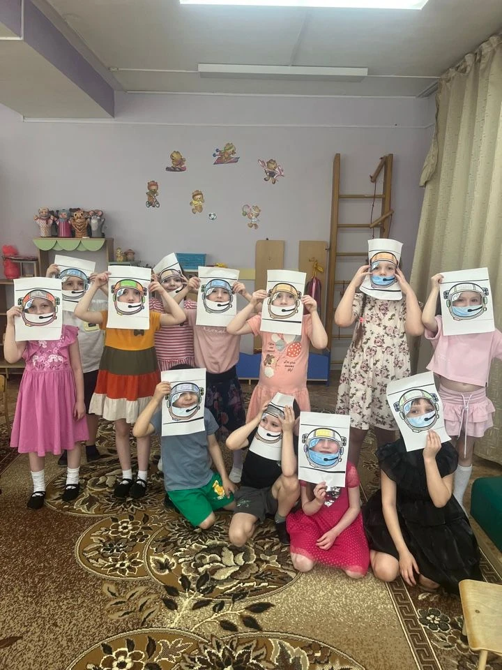 В преддверии празднования «Дня космонавтики» ребята из объедения «Друзья природы» совер...