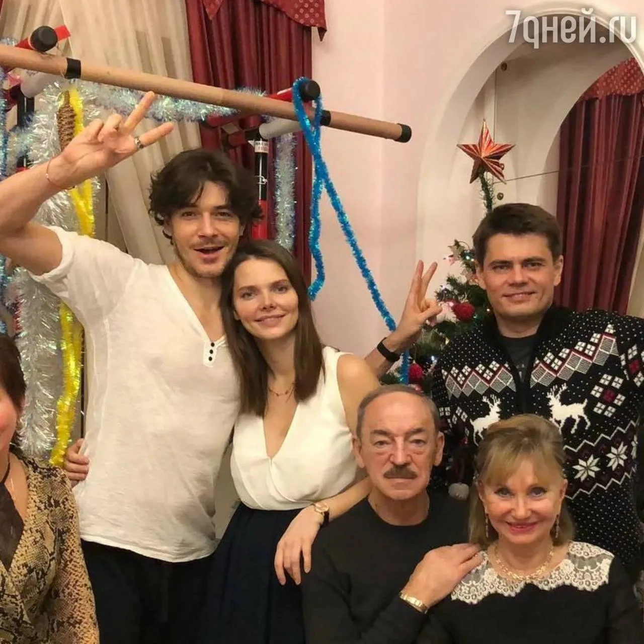 Максим Матвеев, оказывается, когда-то пришел к Михаилу Боярскому просить руки Лизы — с ...