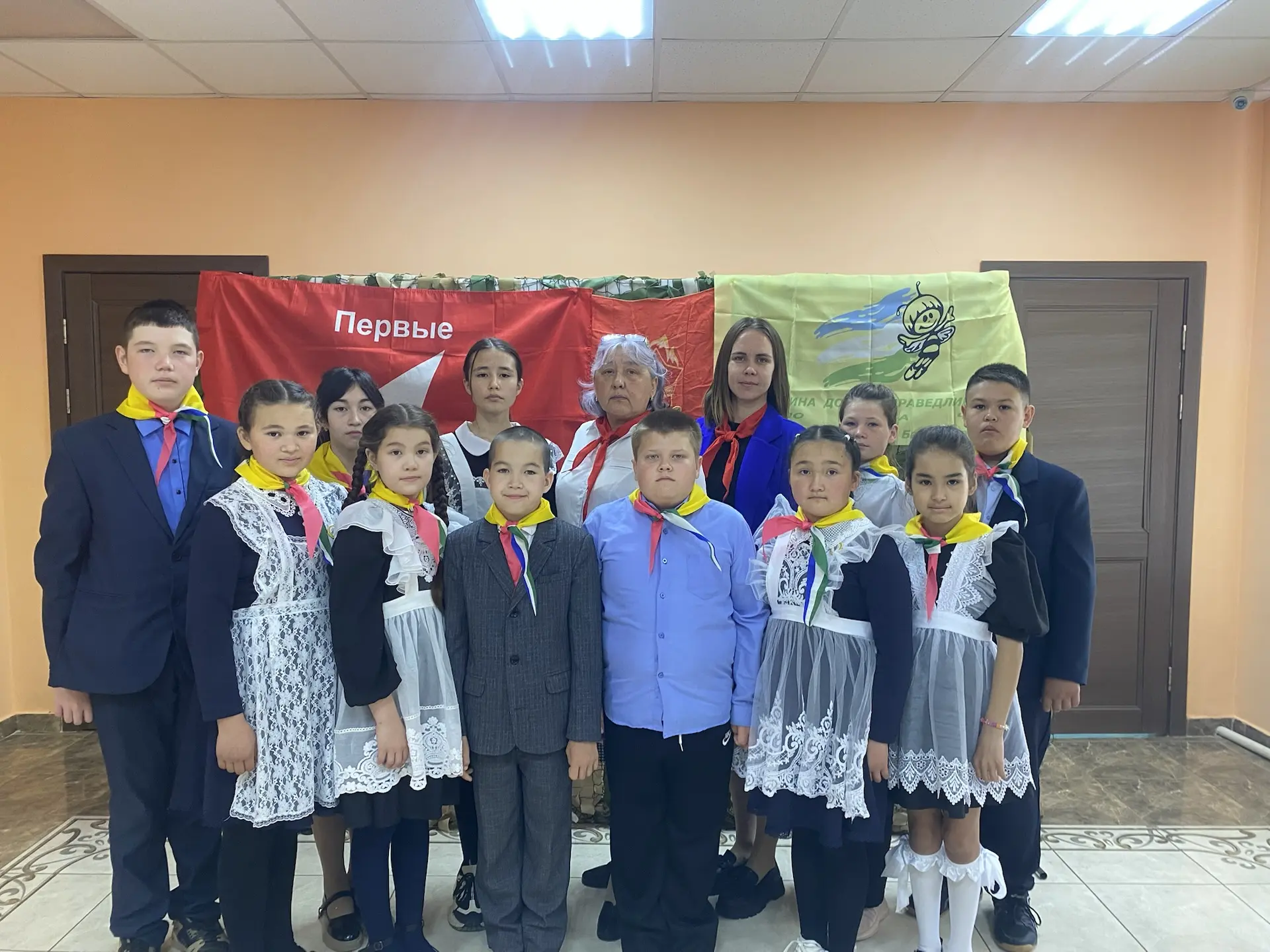 💥В  День Пионерии в нашей школе торжественно приняли в пионеры обучающихся 4 класса.  ...