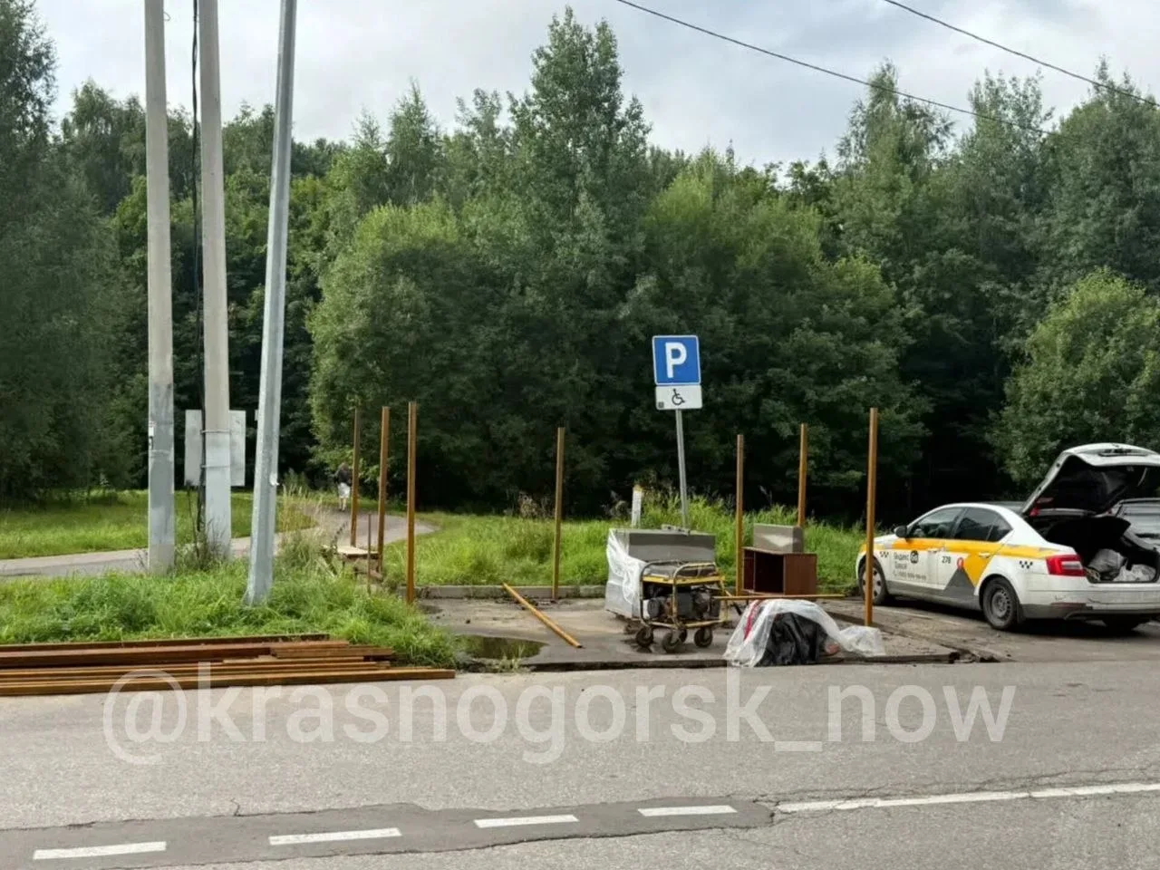 ✉️ От подписчика:

Напротив дома по адресу Успенская, 8 устанавливают мусорные контейнеры. 

В этом 
