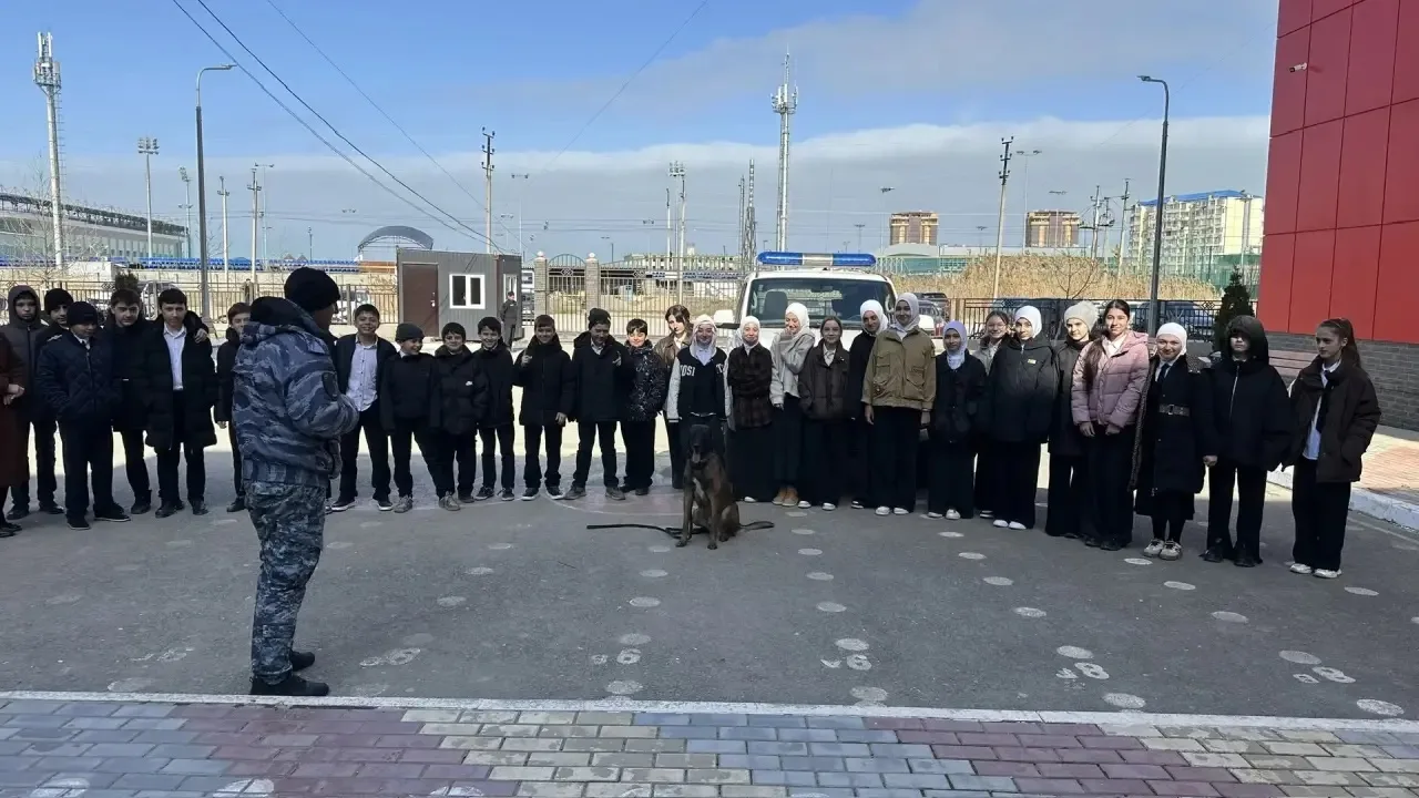 Классная Встреча с инспектором-кинологом  В нашей школе прошло познавательное мероприятие с участием