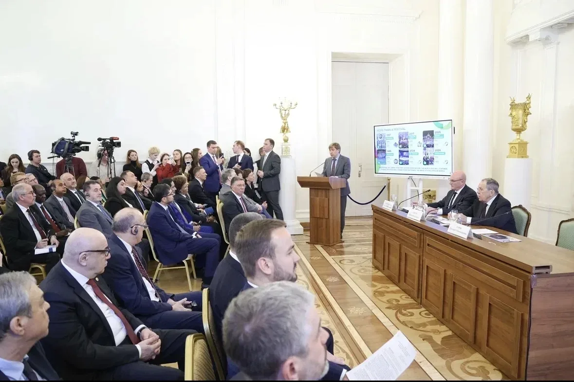 На Международный фестиваль молодежи поступило более 60 тысяч заявок из 175 стран  В МИД России прошл