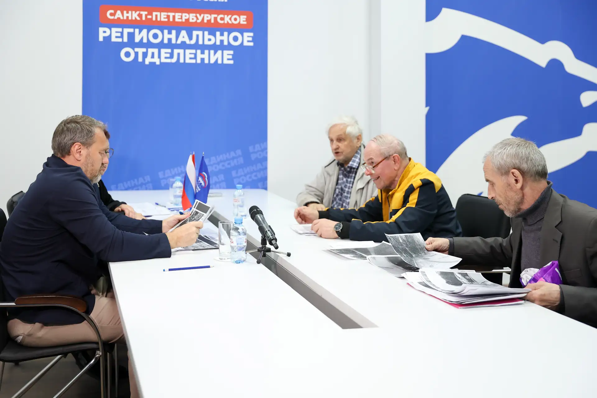 Провел личный прием в региональном отделении Единой России. Обсудили с жителями развитие спортивной 