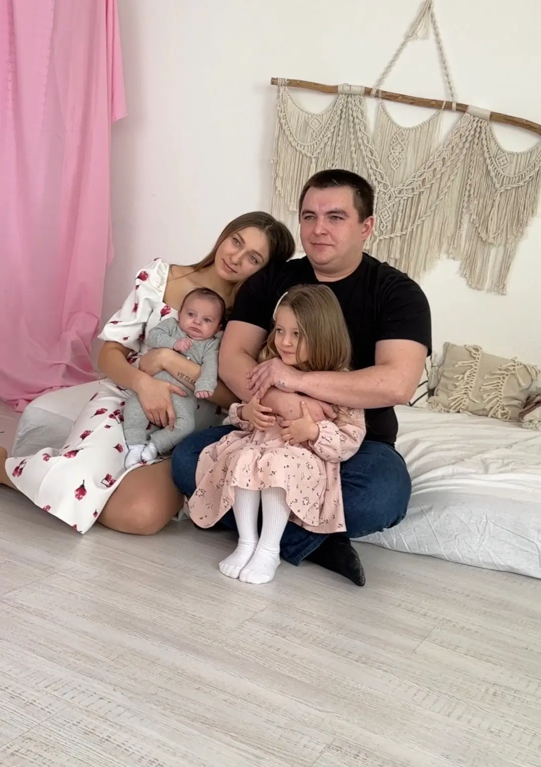 ДЕНЬ СЕМЬИ, ЛЮБВИ И ВЕРНОСТИ в нашей школе 

В нашей семье важны традиции, которые передаются из пок