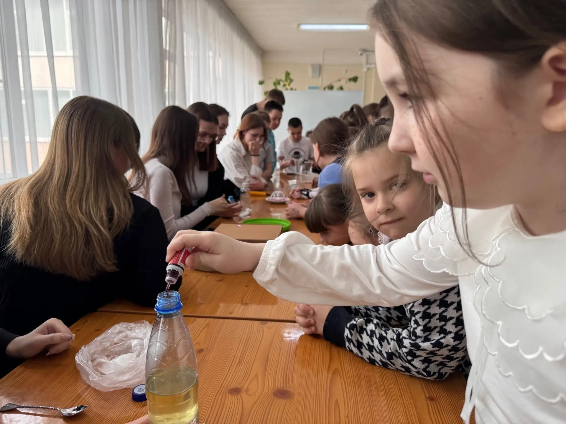 👨‍🔬 Чудеса физики для самых маленьких  В рамках недели математики и физики в нашей школе произошло н