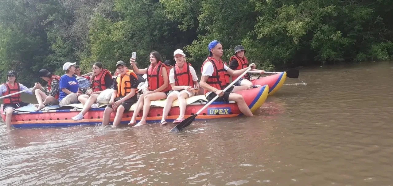 Наши ребята уже покорили первый и второй сплавы по реке Дема! 🛶

Для них это не просто вода и весла