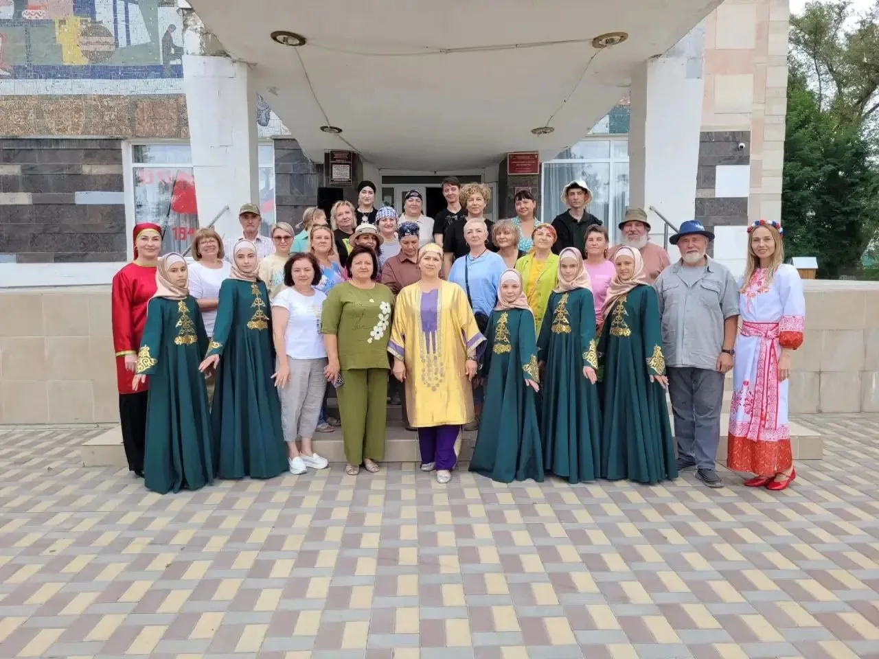 Творческий день художников в поселке Мирный