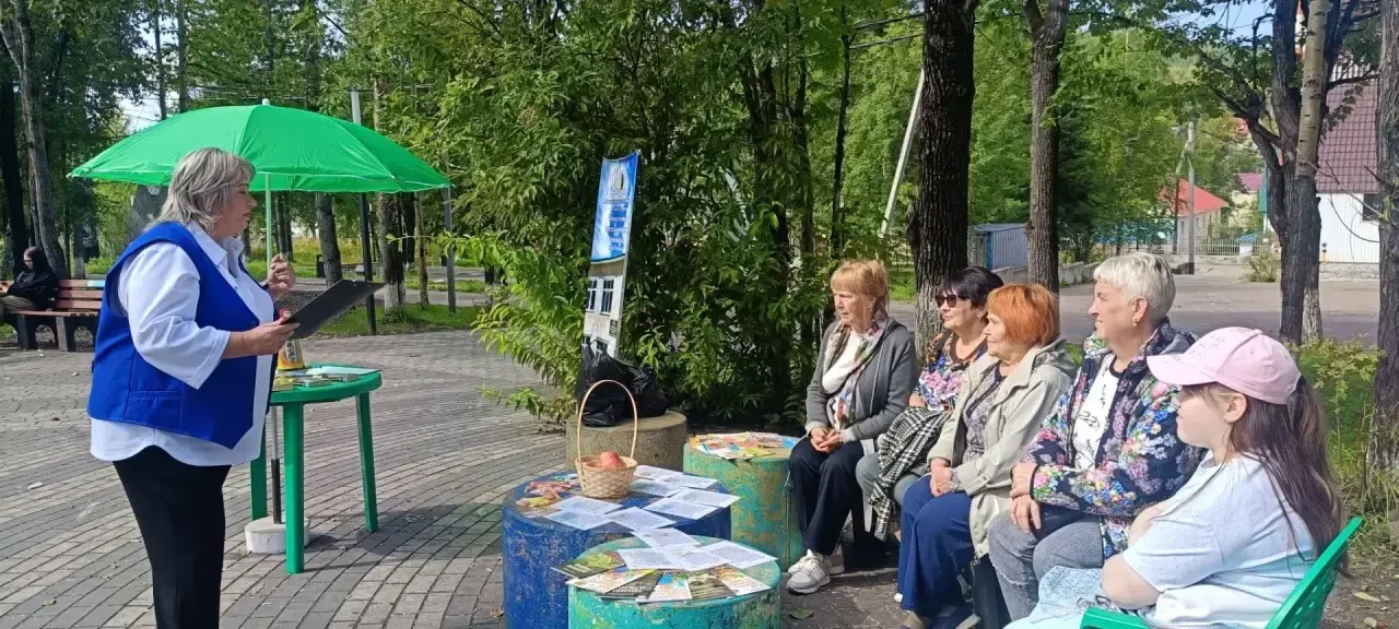 Яблочный спас в Городском сквере: ароматные яблоки, стихи и финал летнего чтения!