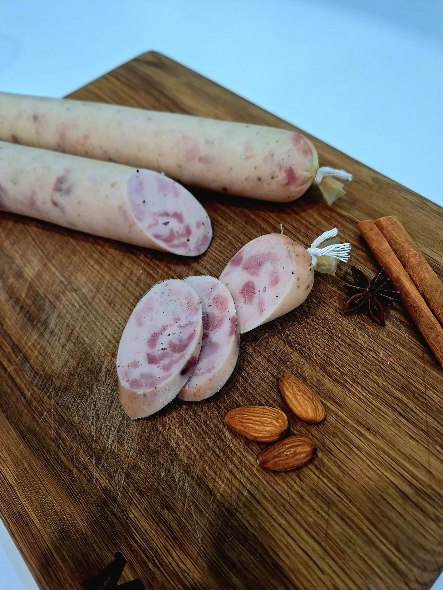 Состав: мясо курицы, мясо индейки, специи.