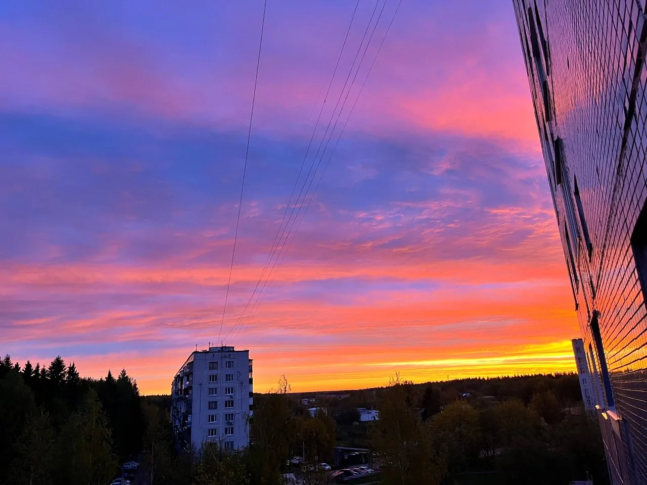 Невероятный закат над Ржавками 🌅😍  НЕ ЗАБУДЬ ПОДПИСАТЬСЯ ⤵️