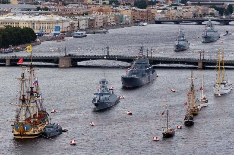 Парад на день ВМФ в Петербурге может не состояться.

По данным на 15 июня, соответствующий президент