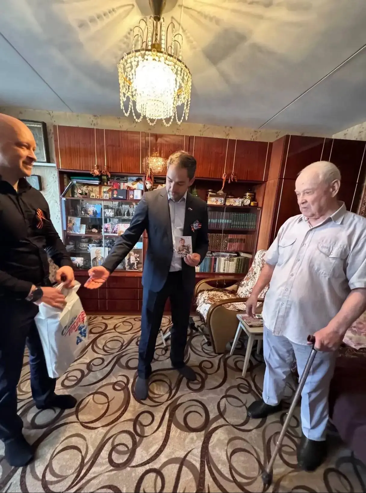 💌Поздравление ветеранов   В преддверии 9 мая администрация нашей школы лично посетила ветеранов, поз