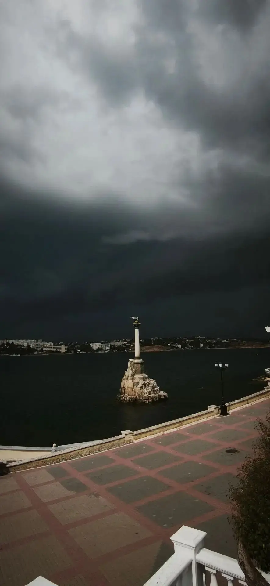 ⛈ МЧС предупреждает: в Крыму ожидают сильные дожди и штормовой ветер