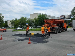 Дорожные службы Миасса ремонтируют улицу Романенко