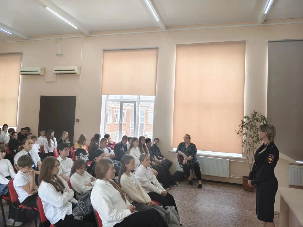 Встреча с инспектором ГИБДД: «Безопасное лето — 2026»  В преддверии летних каникул для учащихся 6-7 