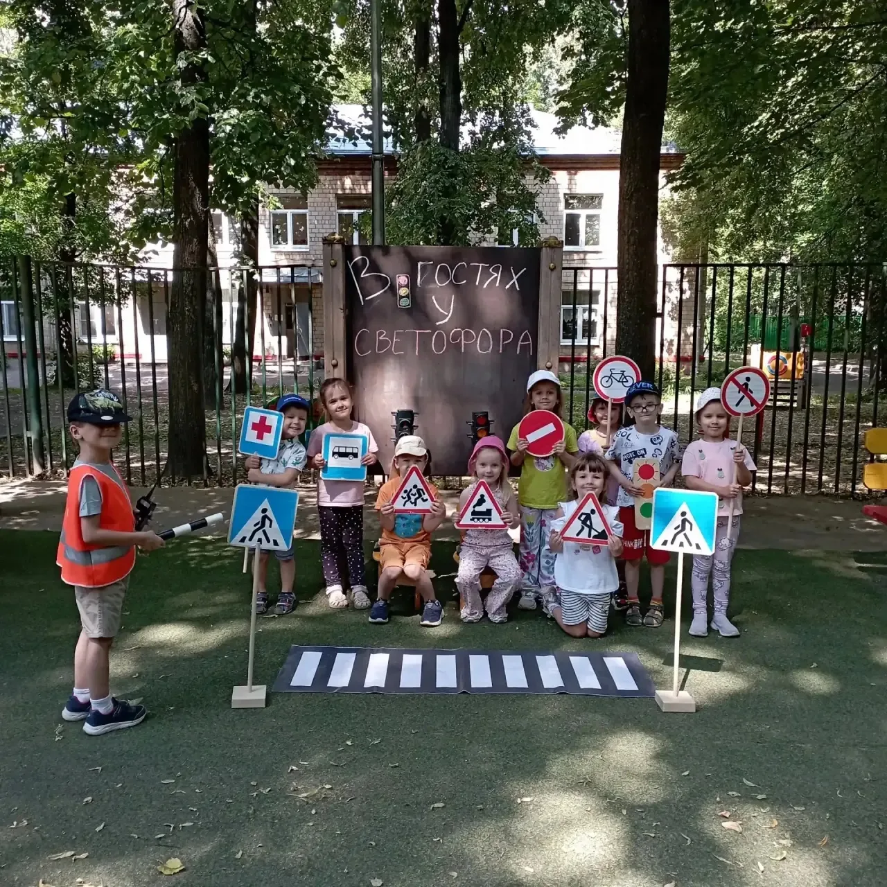🚦 Внимание, дорога!

У наших дошколят сейчас проходит тематическая неделя «Безопасная дорога». Ребя