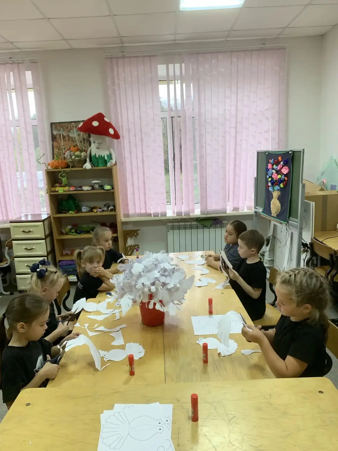 Во Дворце культуры «Свободный» с ребятами из клубных формирований прошли мастер-классы,...