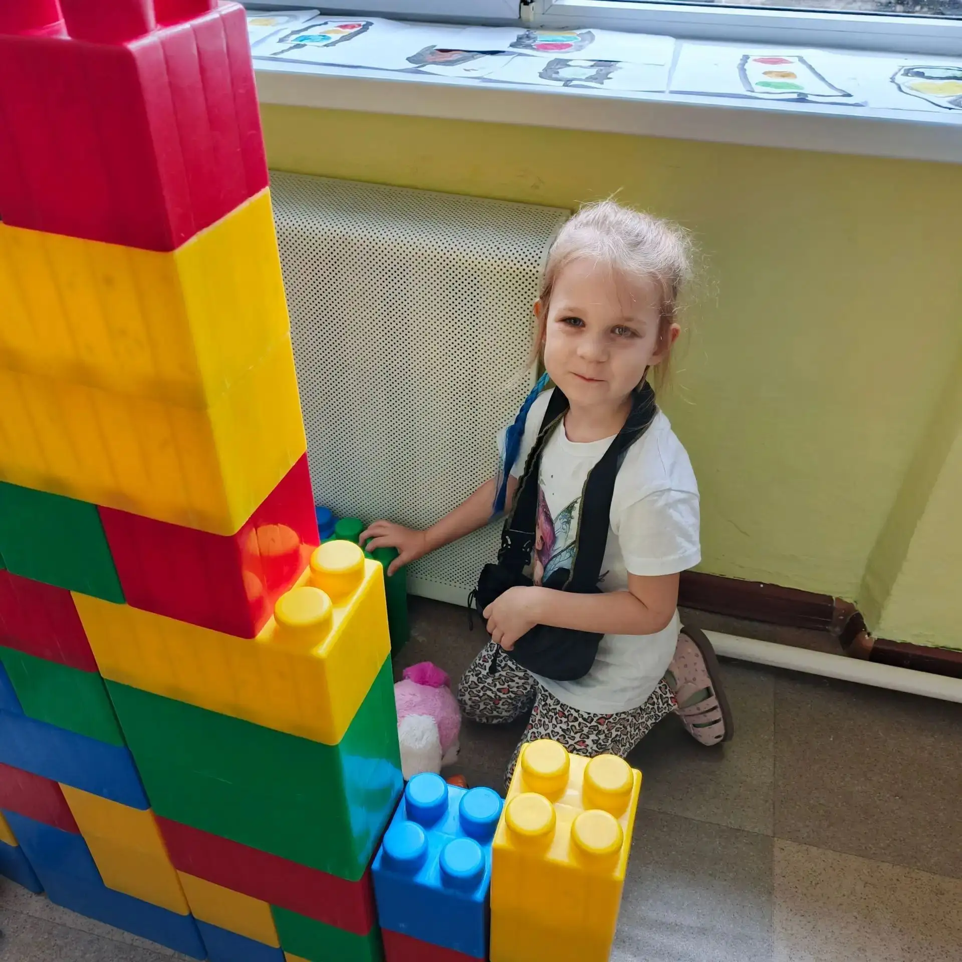 Когда в детском саду дети строят из кубиков — это действительно всегда очень живо, эмоц...