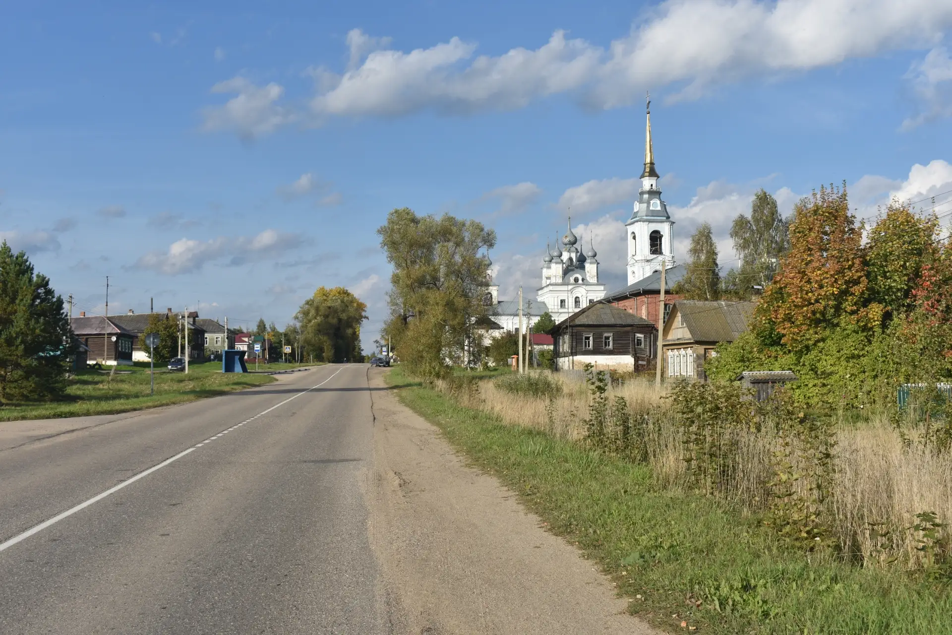 Золотая осень, в деревнях и лесу.
