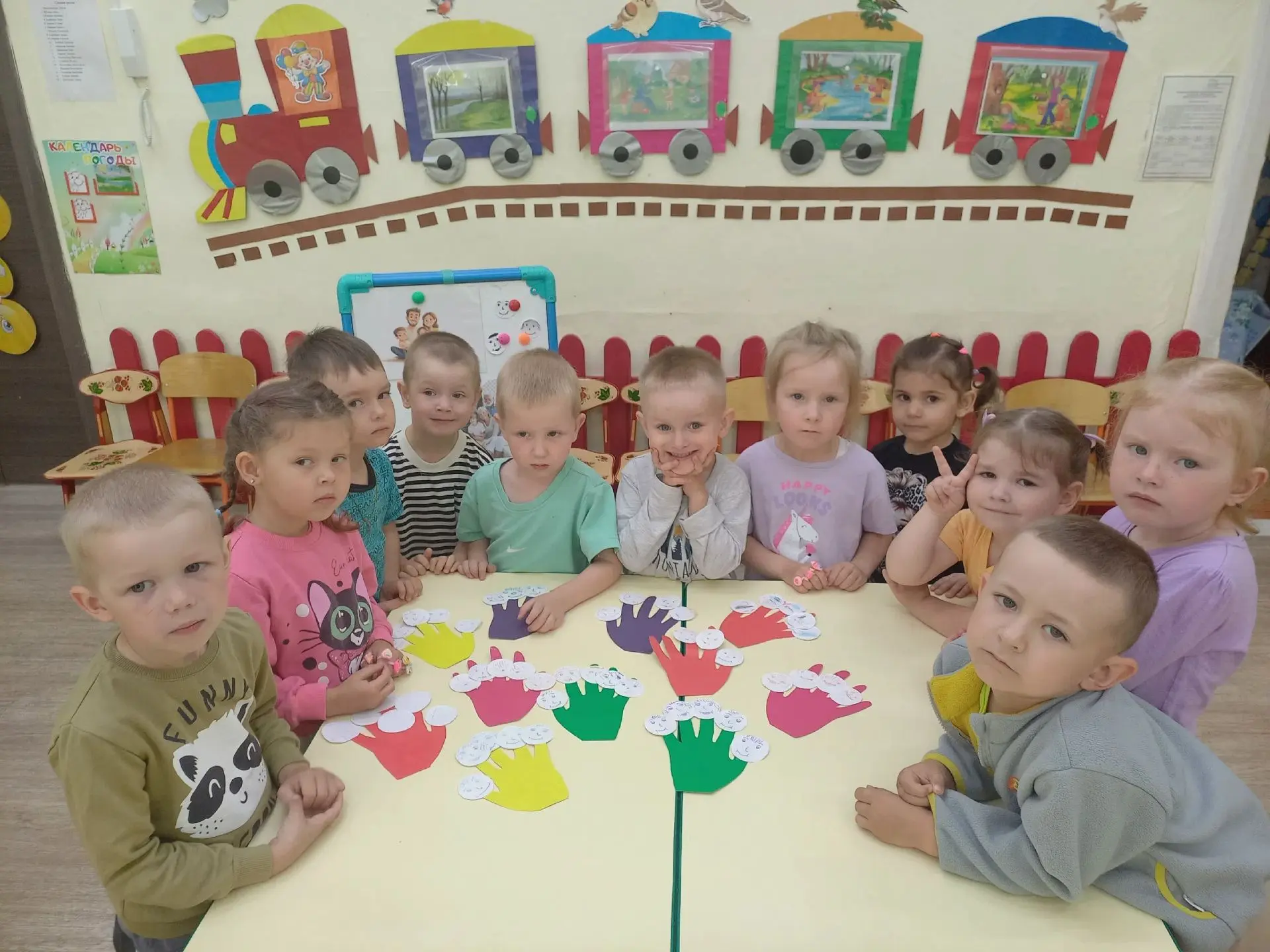 👪Семья - это дом, это мир, это одни на всех радости и печали. Это привычки и традиции. Это опора во
