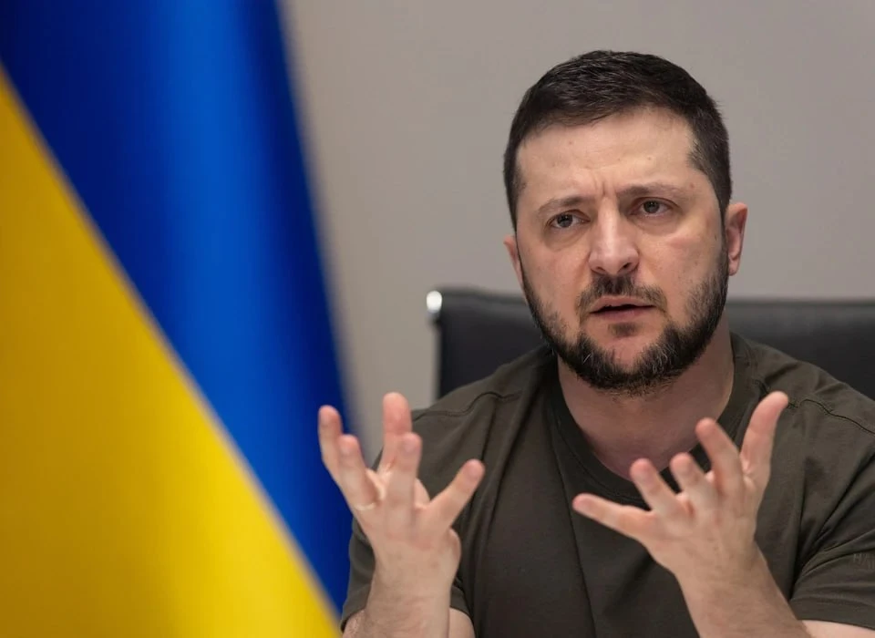 Зеленский снова пакует чемодан для очередного турне по Европе, и снова с одной простой ...