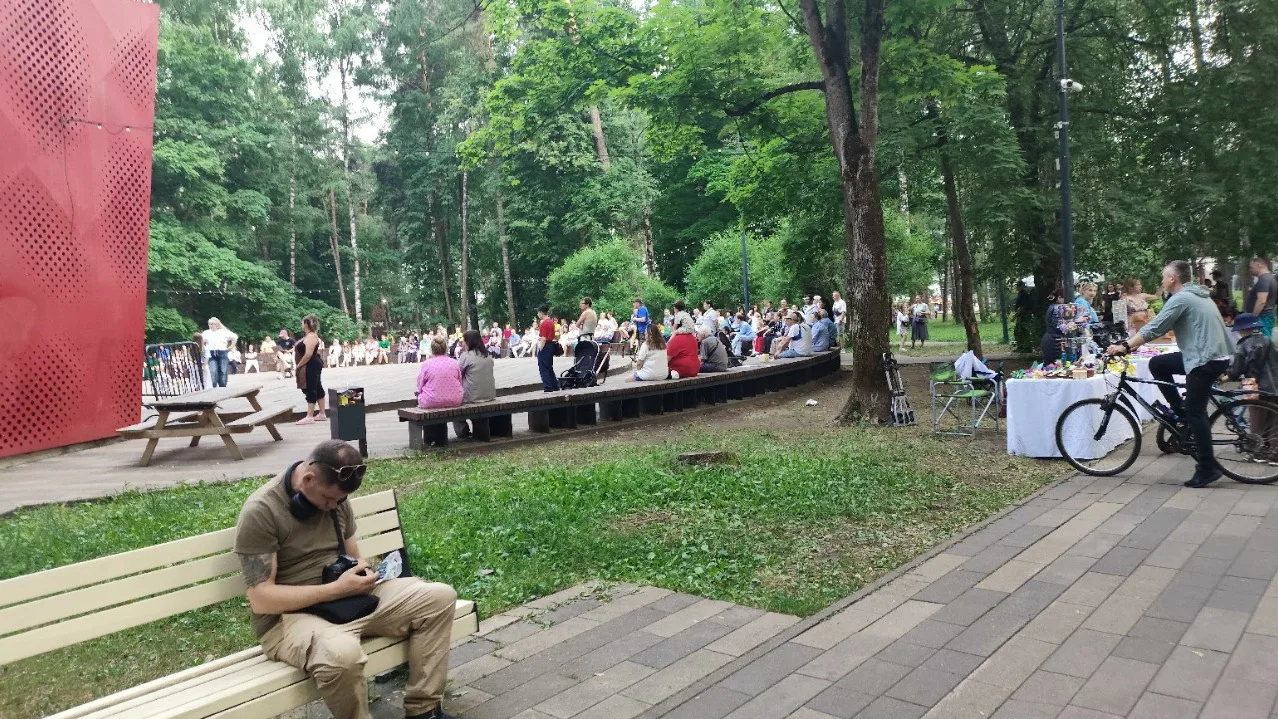 Концерт, ярмарка, парк Пехорка и запертый туалет. Спасибо, с праздником