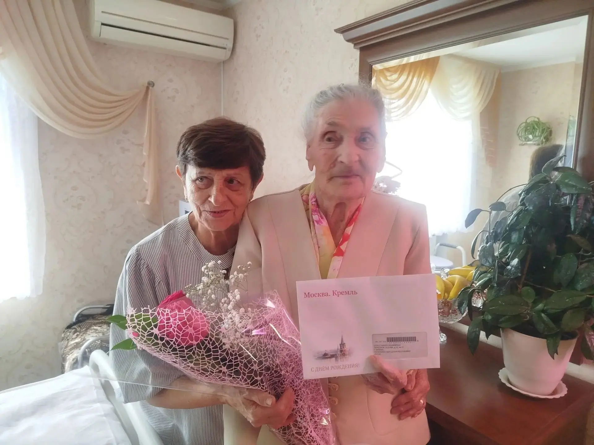 Президент поздравил долгожительницу из Брянки с 98 - летием