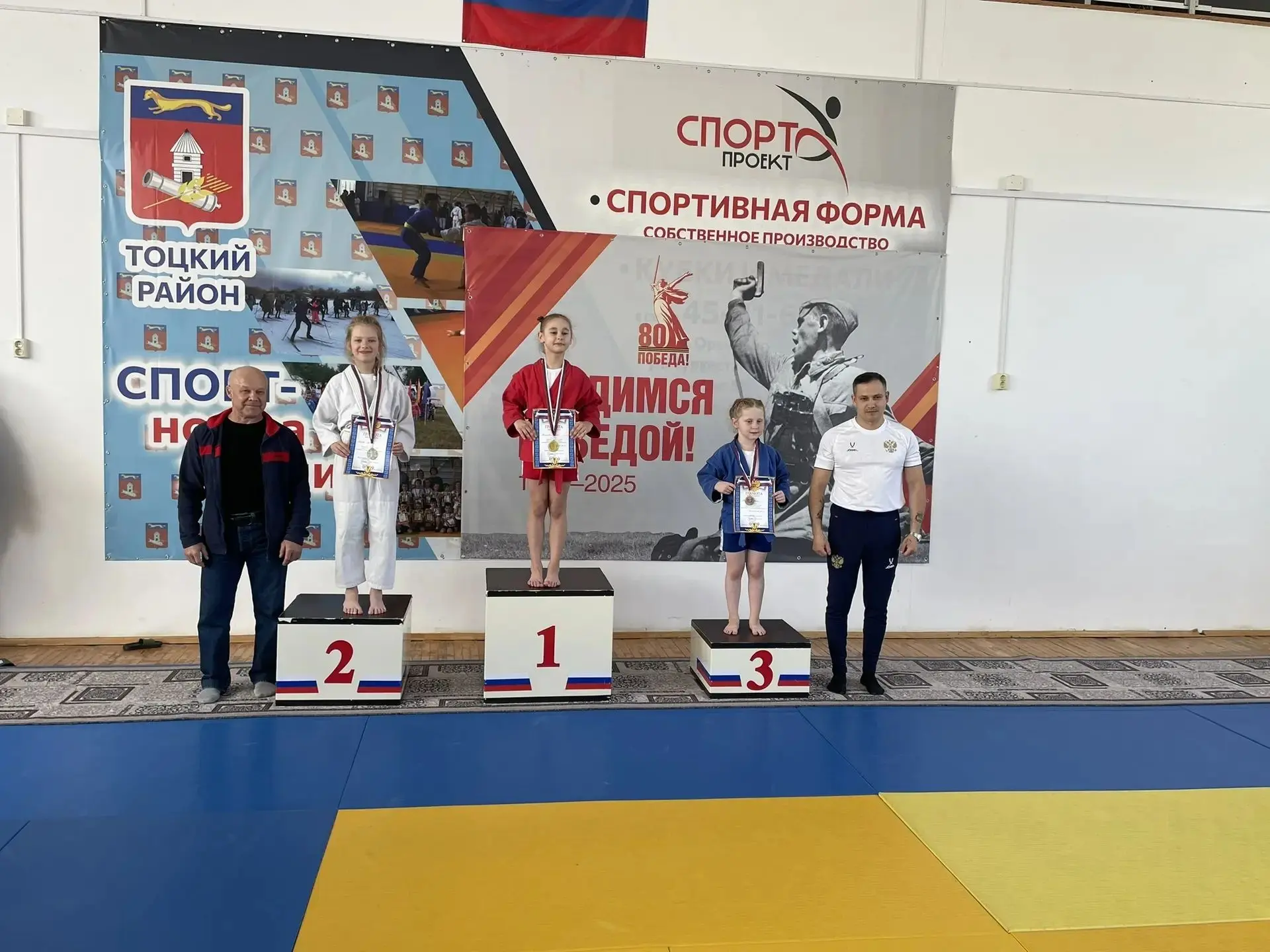 В самый весёлый день года – 1 апреля – спортивный зал в УСЗ «Чемпион» превратился в нас...