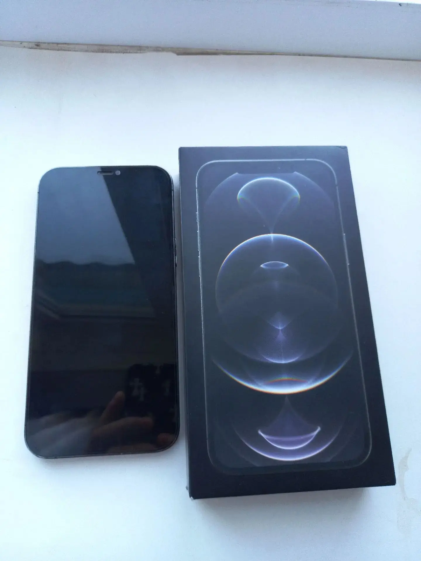 Продам iPhone 12 Pro Max на 256 В хорошем состоянии все работает полный комплект осталь...