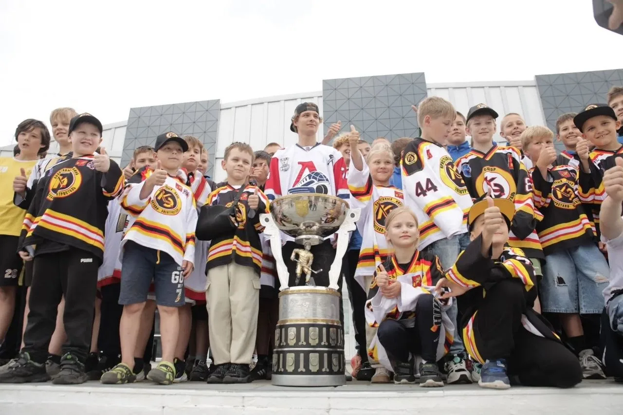 🏒 От детской хоккейной школы — к Кубку Харламова

В Электростали прошла презентация главного трофея