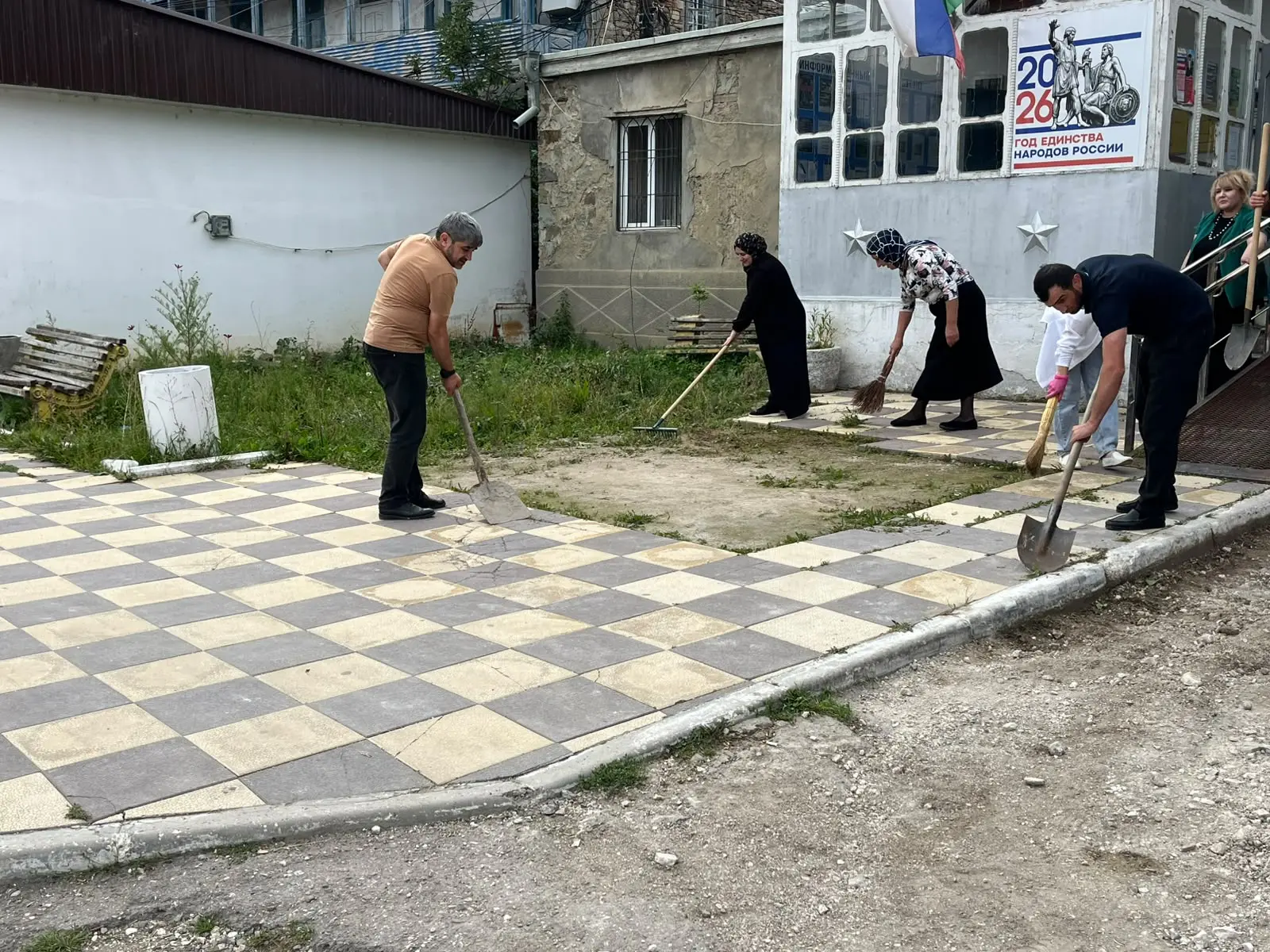 В субботнике приняли активное участие коллективы организаций района