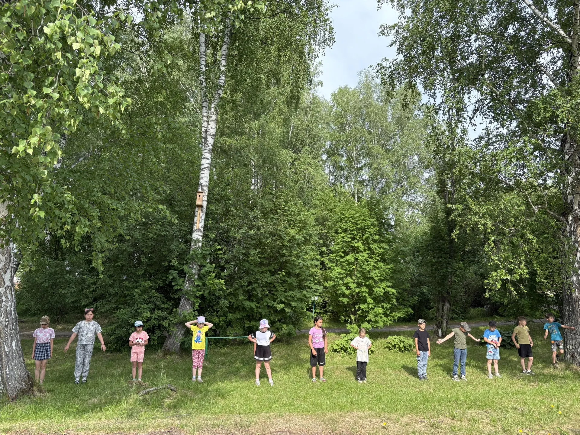 Суперспортивный день в «Изумрудном острове»! ⚽🏁

Сегодняшний день в нашем пришкольном лагере «Изумр