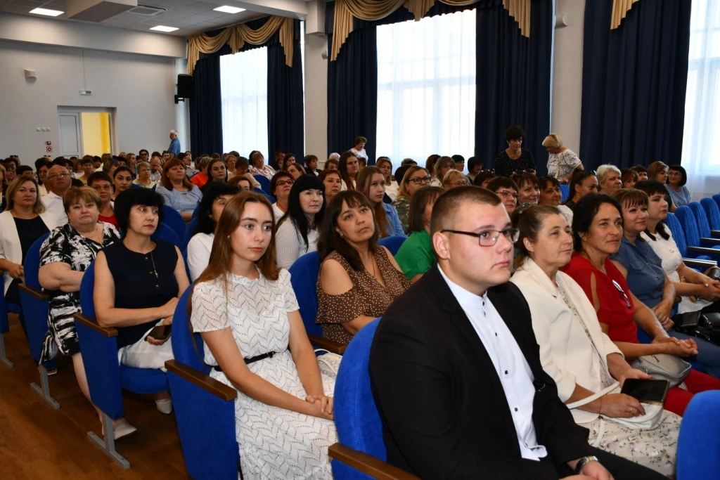 👩‍🏫 В Каменском районе прошел традиционный августовский педсовет