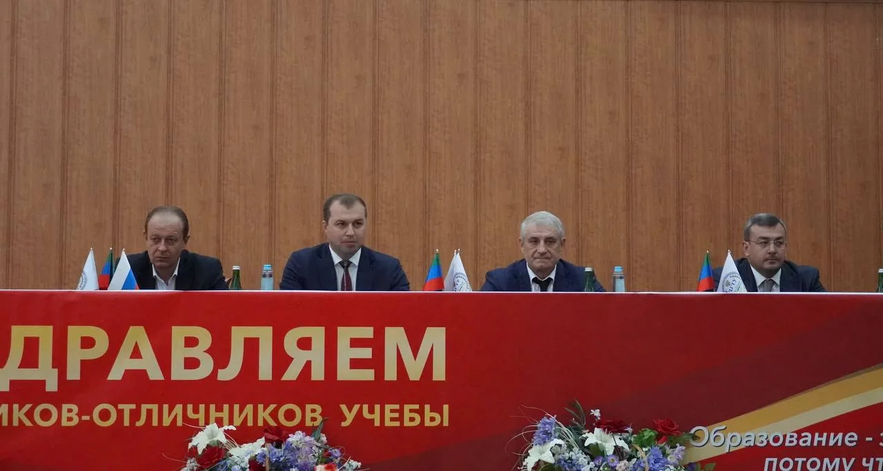 Торжественная церемония вручения красных дипломов прошла в Дагестанском государственном...