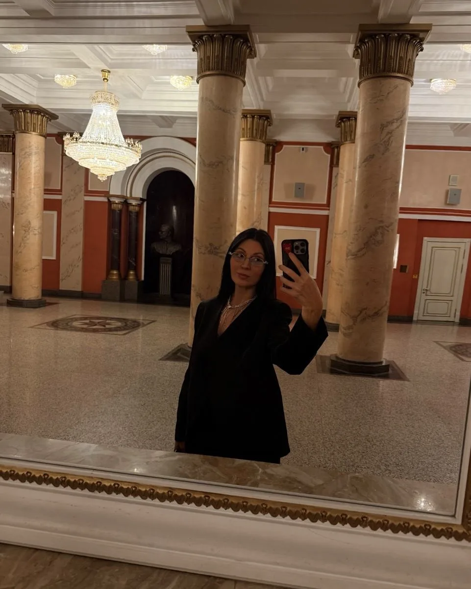 Притащила вам фотки из театра, чтобы вы не подумали обо мне всякое разное, а сразу поня...