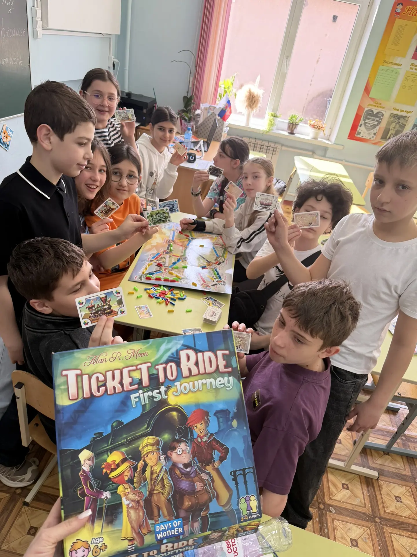 Каникулы с пользой: настольные игры объединяют и развивают! 🌍  Ребята провели время за увлекательной