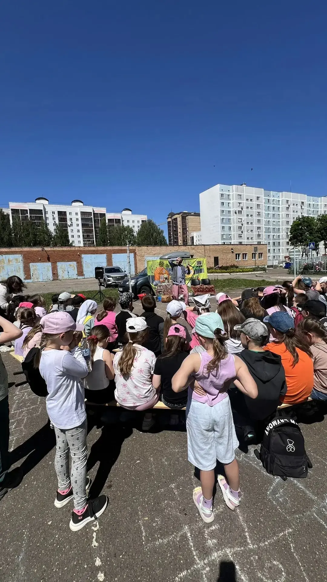 Сегодня в нашем пришкольном лагере выступал театр с интересной и яркой программой! Ребята с большим 