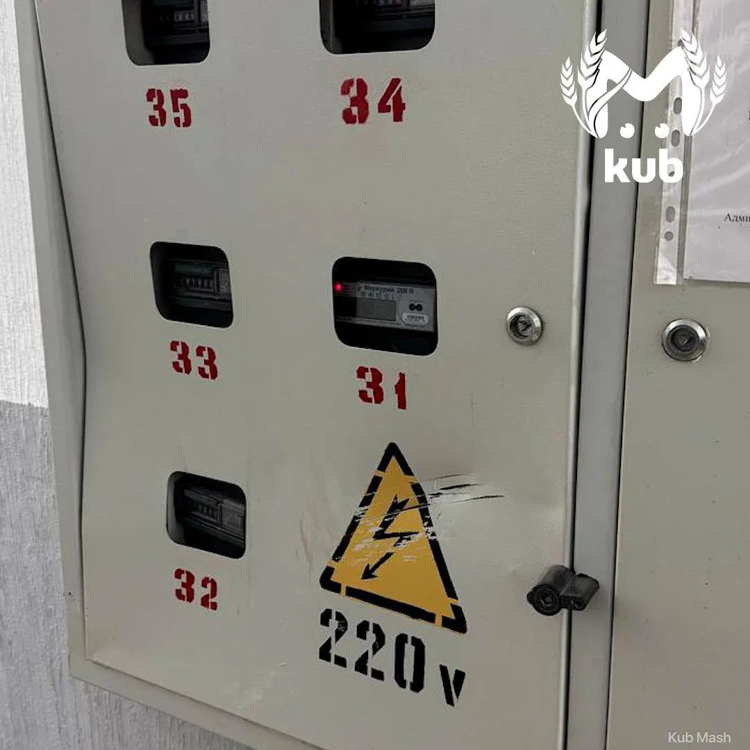 Мужчина с мачете разгромил электрощиток в многоэтажке на Черноморской.
