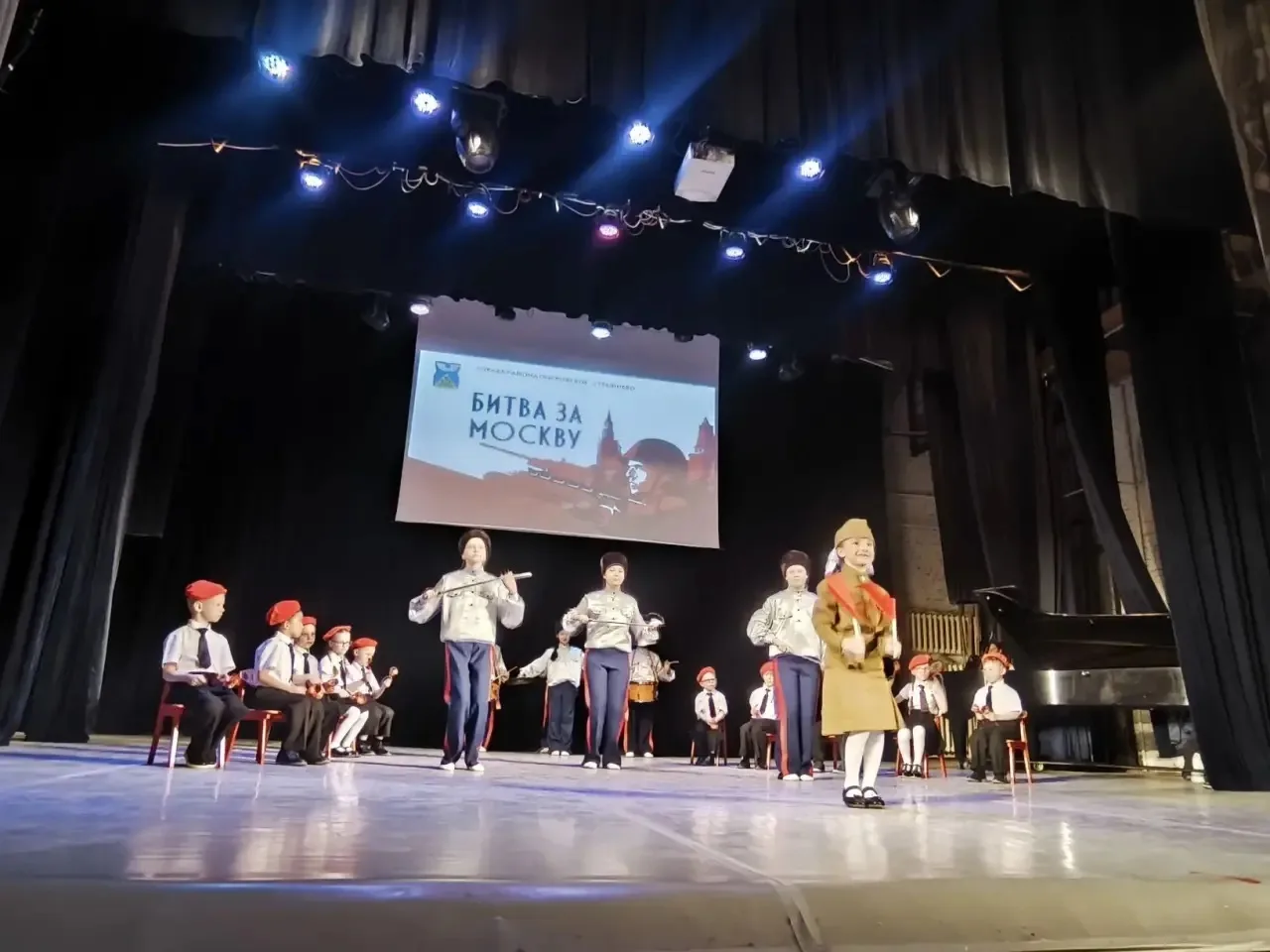 ПОБЕДНЫЙ РИТМ: НАШИ ЗВЁЗДЫ ЗАЖГЛИСЬ НА СЦЕНЕ «КРАСНОГО ОКТЯБРЯ»  Во Дворце культуры «Красный Октябрь