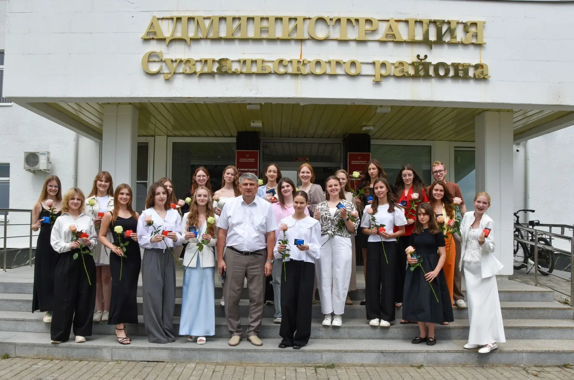 Гордость района: 23 выпускника получили медали «За особые успехи в учении»