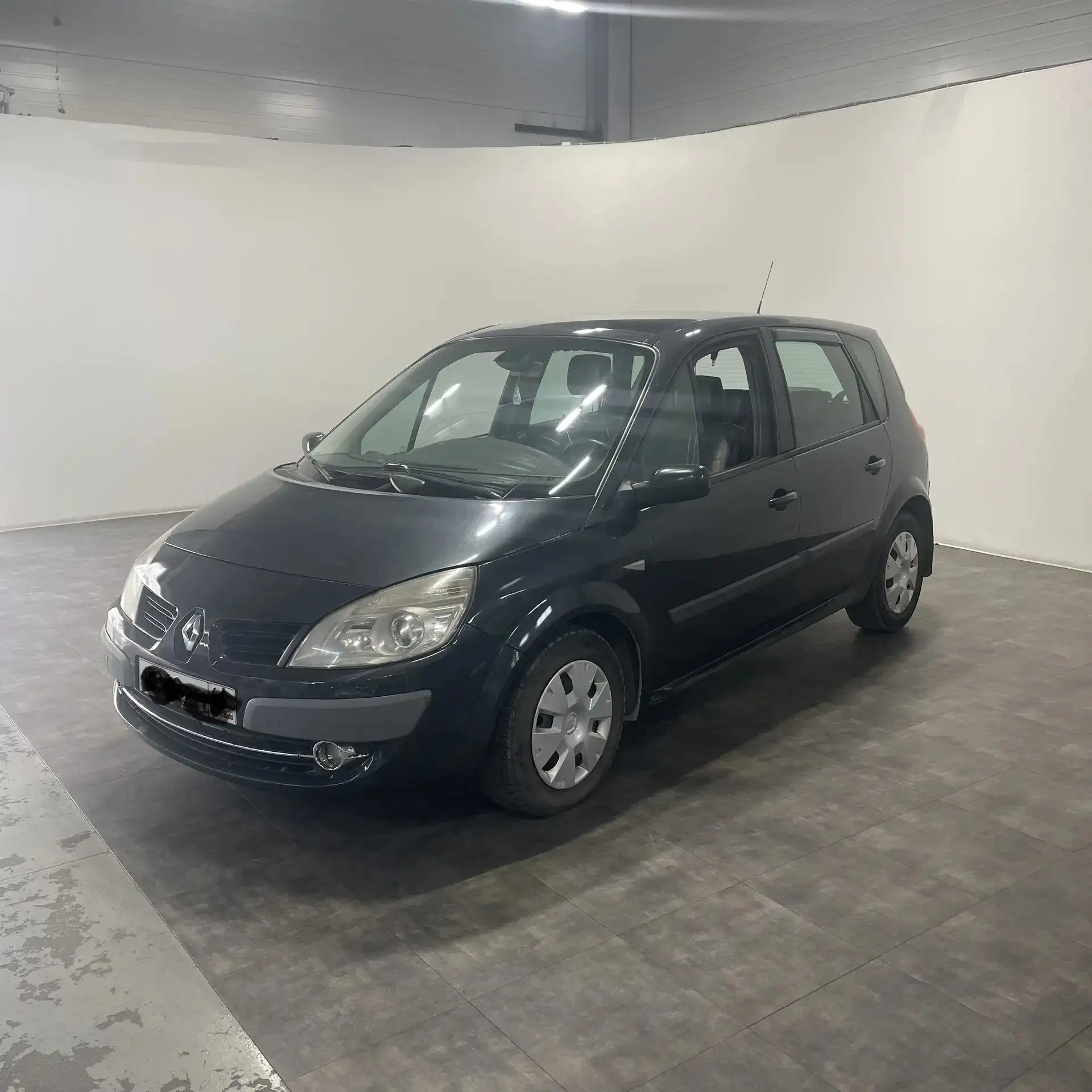 На аукционе RENAULT MEGANE SCENIC