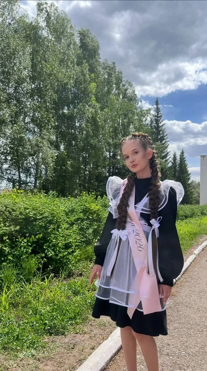 Выпускники 11А и 11Б классов МАОУ СОШ № 17 г. Белебея, покорившие ЕГЭ по математике🔢

10 выпускнико