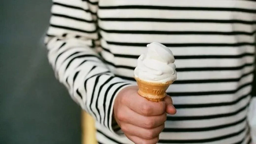 🍦«Робин Гуд» из Севастополя украл две коробки мороженого и раздал детям. Однако за кра...