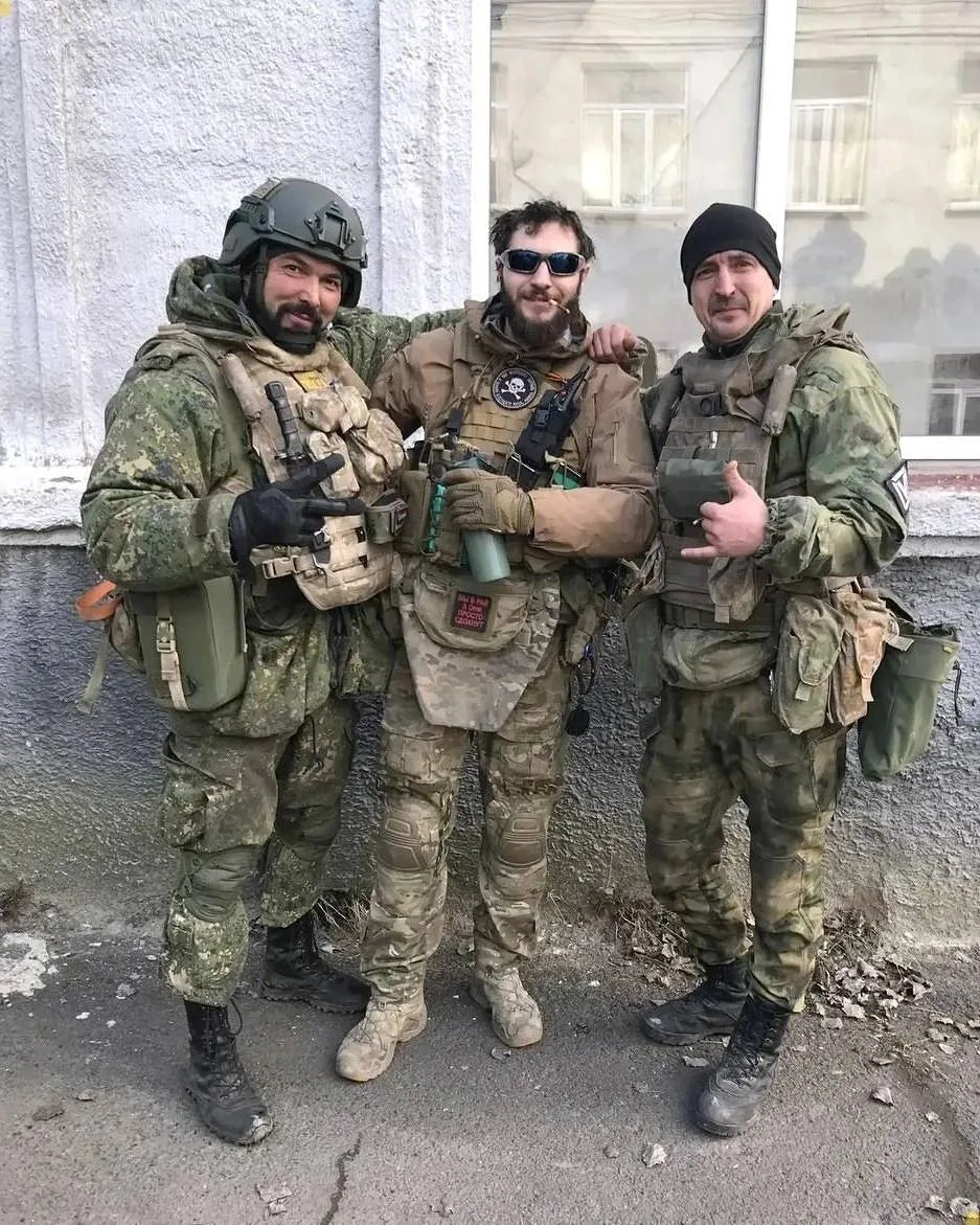 «Вот так и живём — между делами успеваем улыбнуться»   ❤️ — Красавчики наши! Здоровья и сил вам!   П