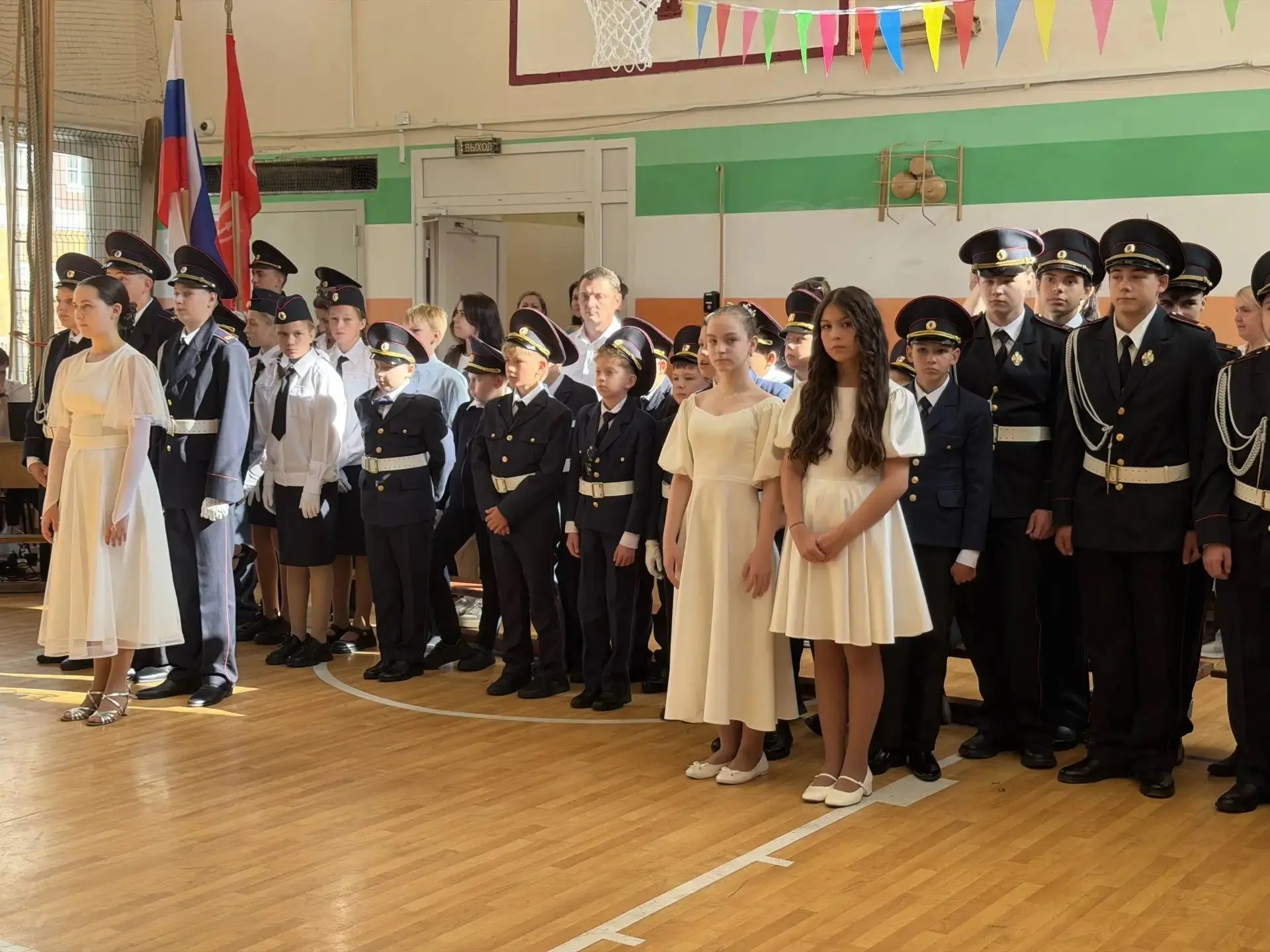 🎒 День знаний в школах Фрунзенского района: продолжаем делиться впечатлениями